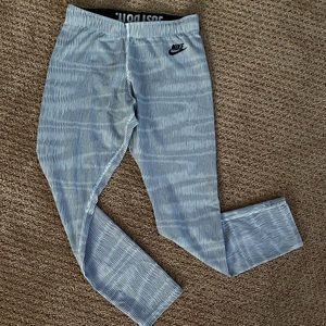 Nike Cropped Leggings